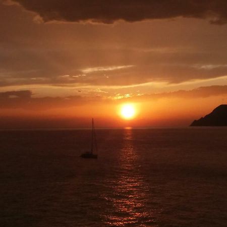 Ca'La Luna - In Centro Con Terrazza ريوماجّوري المظهر الخارجي الصورة